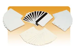 Zebra Tarjeta de PVC con Adhesivo en Reverso. Color blanco. 10 mil con 14 mil Mylar release liner - 24 mil total grosor. Paquete con 500 tarjetas