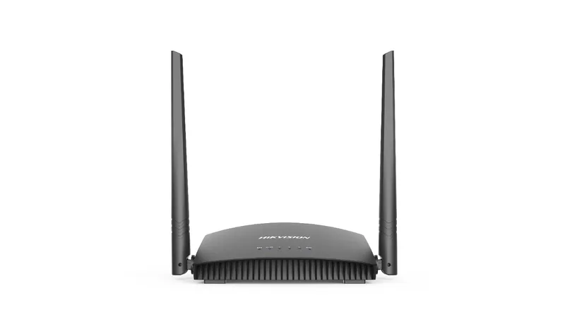 Router inalambrico WISP en banda 2.4 GHz / hasta 300 Mbps / 4 puertos 10/100 Mbps HIKVISION Negro DS-3WR3N